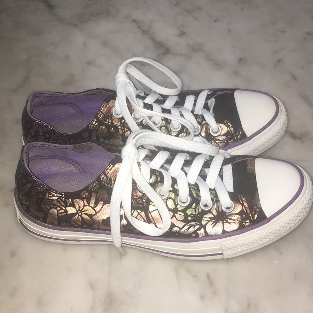 Converse Women’s Low Tops Skull Metallic 7 M EUC - Picture 2 of 8